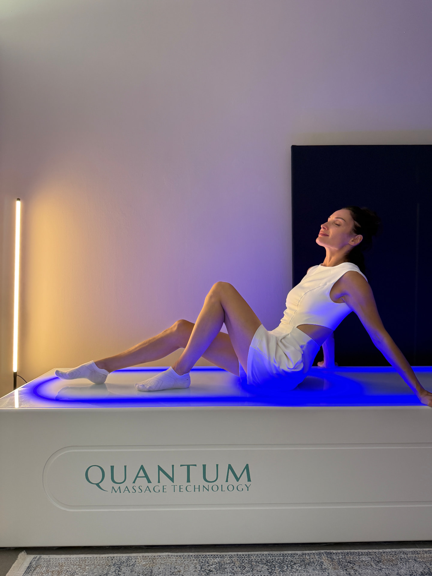 Клиентка на аппарате Quantum Massage Technology